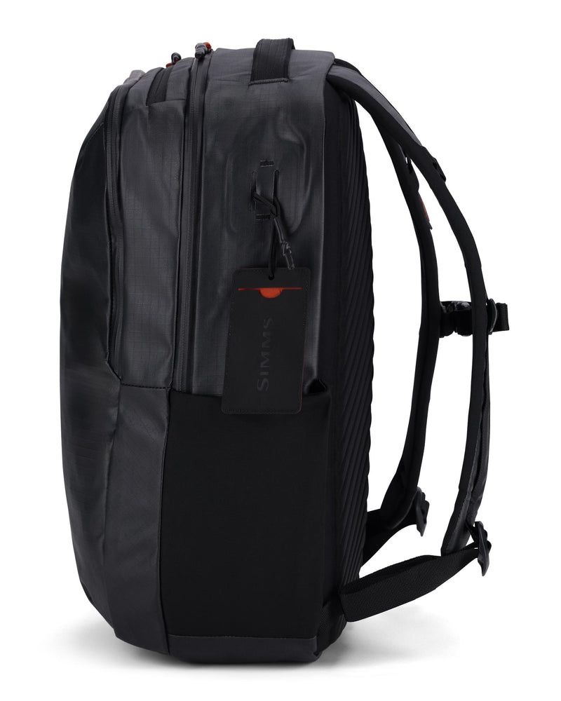  Analyzing image     14014-001-Tailwind-Backpack-Tabletop-F24