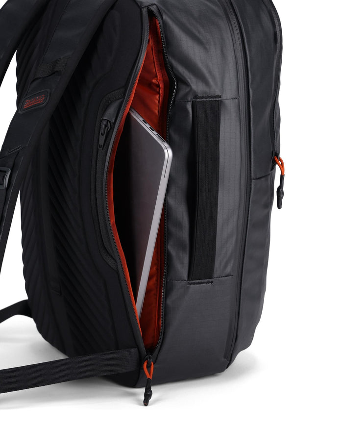  Analyzing image     14014-001-Tailwind-Backpack-Tabletop-F24