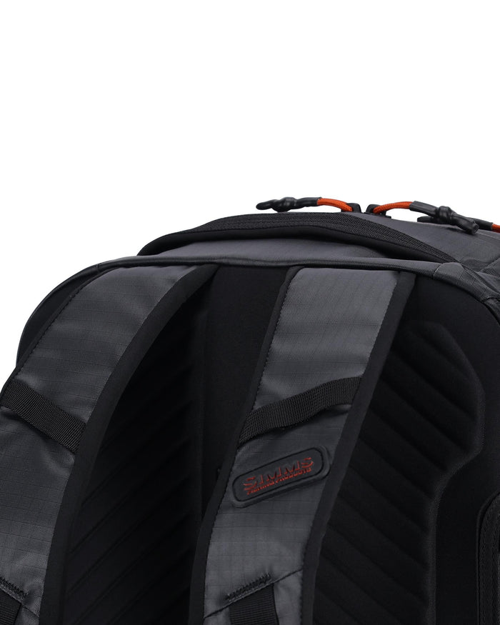  Analyzing image     14014-001-Tailwind-Backpack-Tabletop-F24